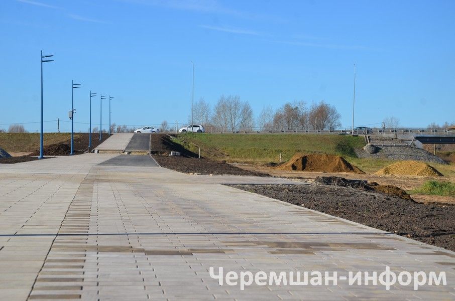 Район үзәгендә Чирмешән елгасы яр буе күзгә күренеп матурая (ФОТОРЕПОРТАЖ)