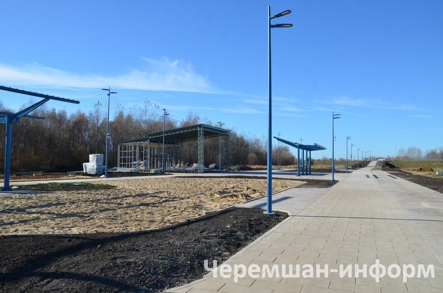 Район үзәгендә Чирмешән елгасы яр буе күзгә күренеп матурая (ФОТОРЕПОРТАЖ)