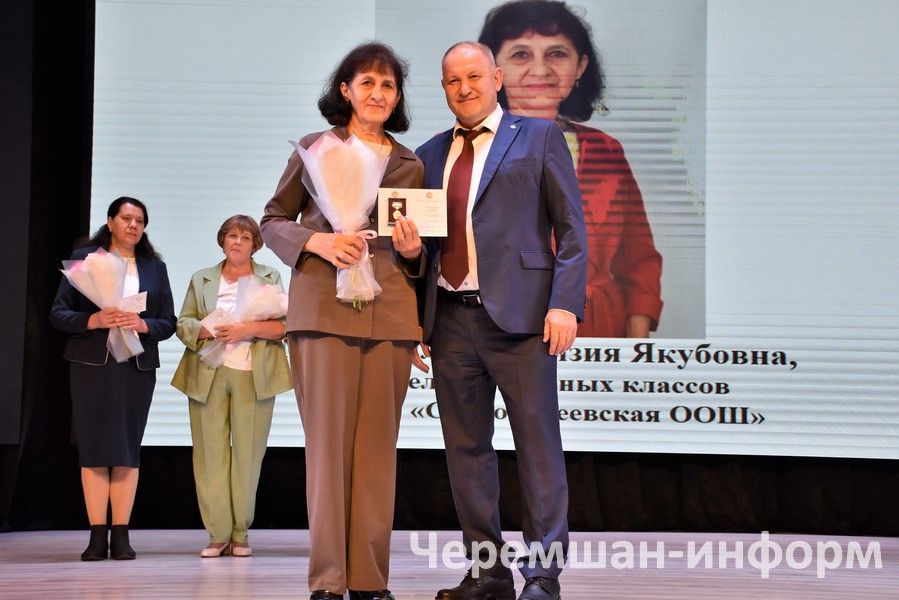 Чирмешәндә Укытучылар көненә багышланган бәйрәм узды (ФОТОРЕПОРТАЖ)