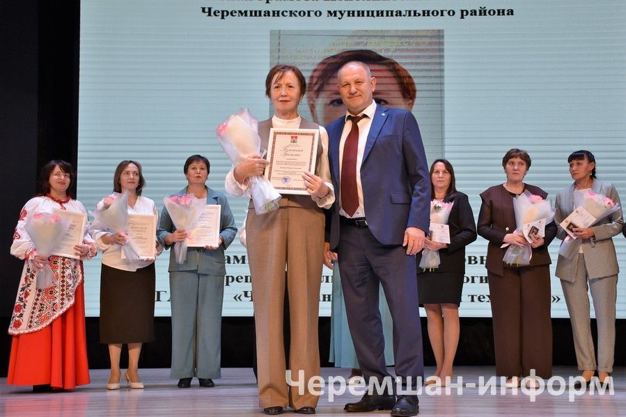 Чирмешәндә Укытучылар көненә багышланган бәйрәм узды (ФОТОРЕПОРТАЖ)