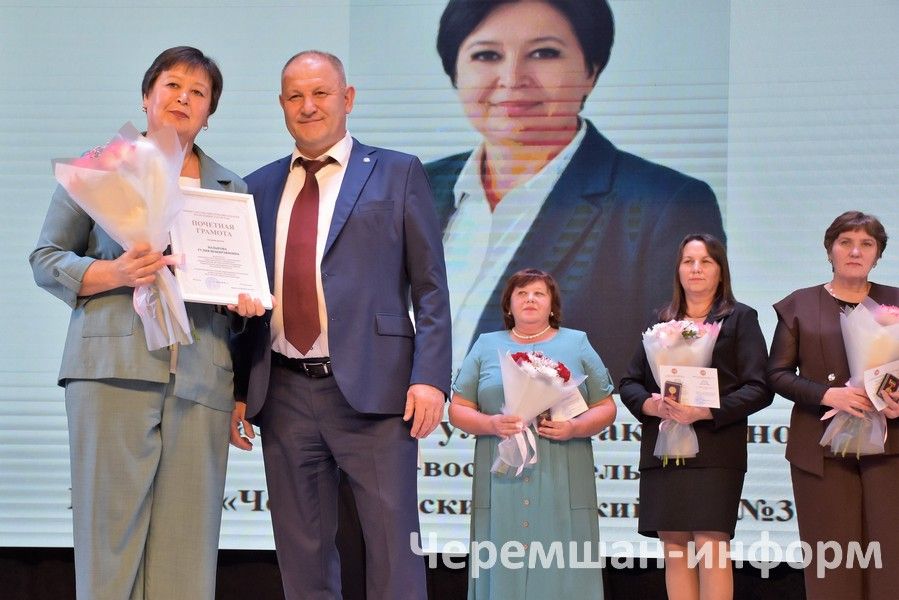 Чирмешәндә Укытучылар көненә багышланган бәйрәм узды (ФОТОРЕПОРТАЖ)