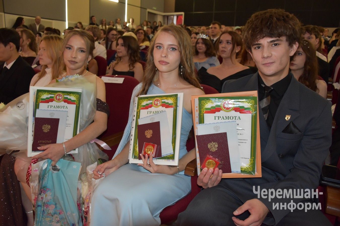 Чирмешәндә мәктәп укучыларының районкүләм чыгарылыш кичәсе үтте (ФОТОРЕПОРТАЖ)