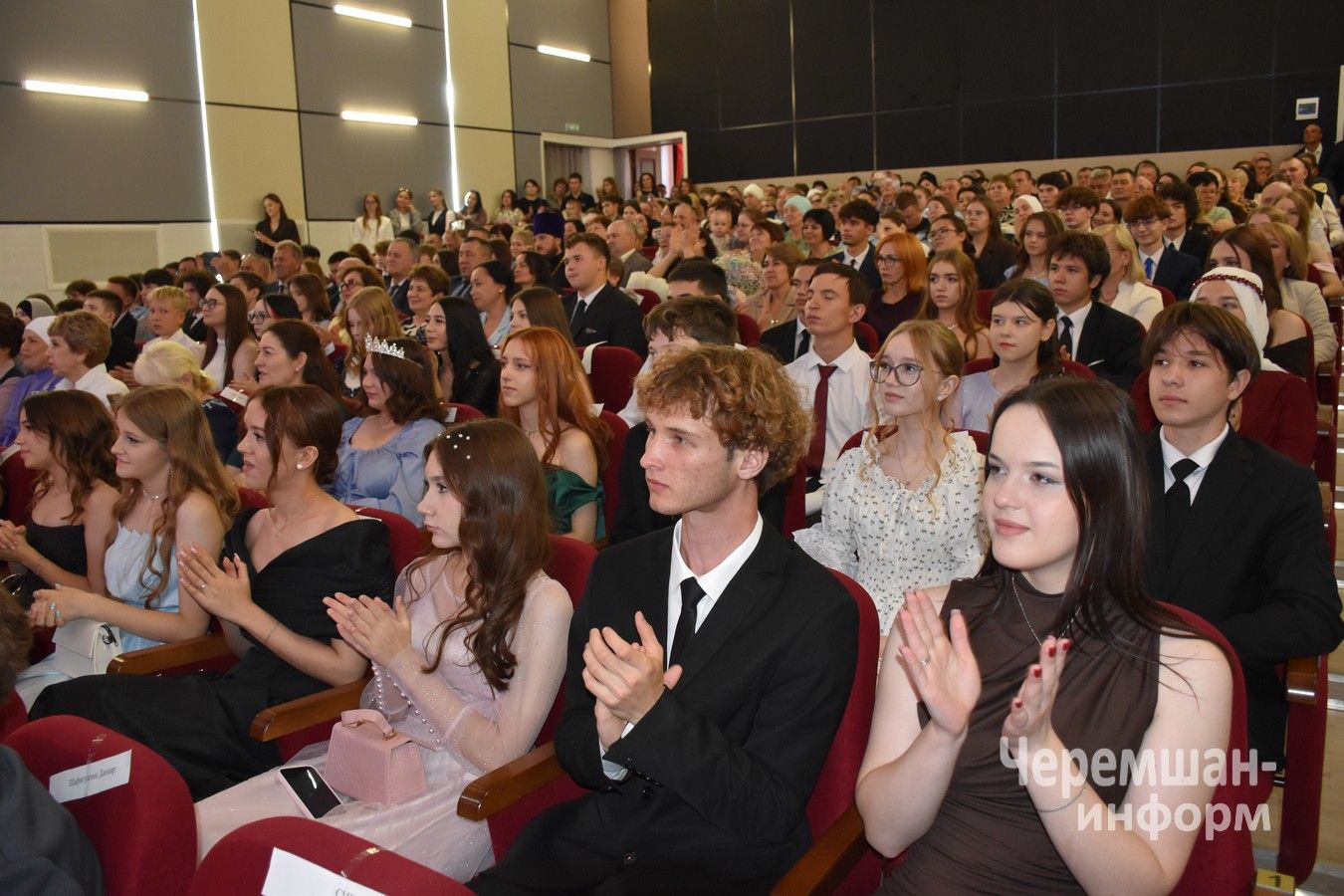 Чирмешәндә мәктәп укучыларының районкүләм чыгарылыш кичәсе үтте (ФОТОРЕПОРТАЖ)