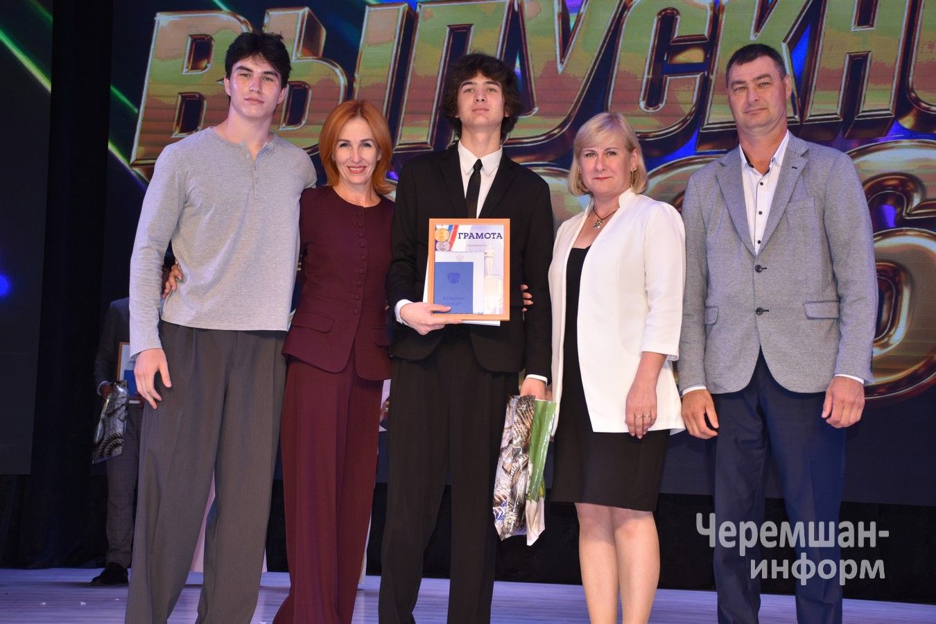 Чирмешәндә мәктәп укучыларының районкүләм чыгарылыш кичәсе үтте (ФОТОРЕПОРТАЖ)