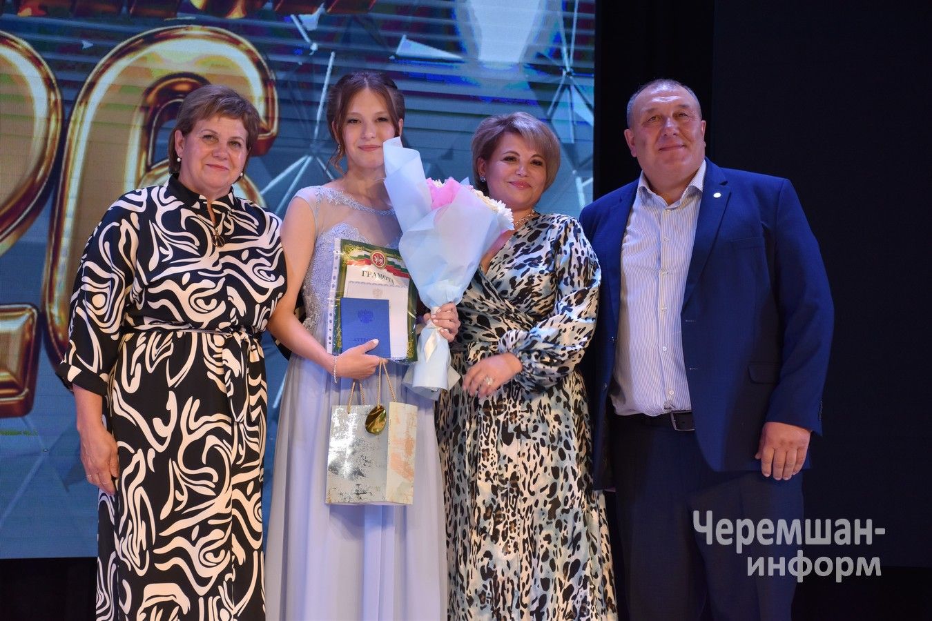 Чирмешәндә мәктәп укучыларының районкүләм чыгарылыш кичәсе үтте (ФОТОРЕПОРТАЖ)