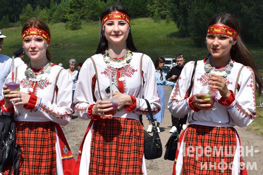 Чирмешән районындагы «Уяв» төсләре: озакка истә калачак бәйрәмнең фототарихы (ФОТОРЕПОРТАЖ)