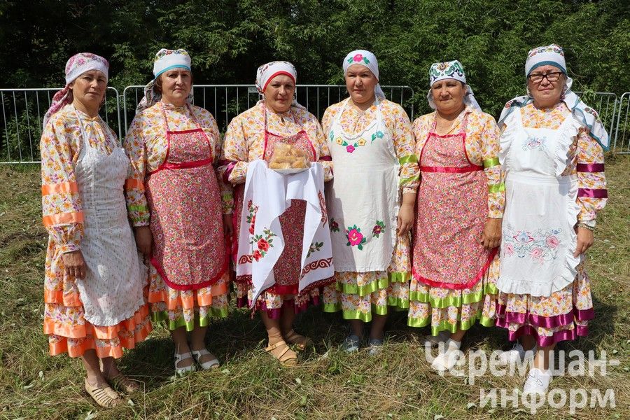 В Беркет-Ключе на Дне села встретились родные и одноклассники (ФОТОРЕПОРТАЖ)