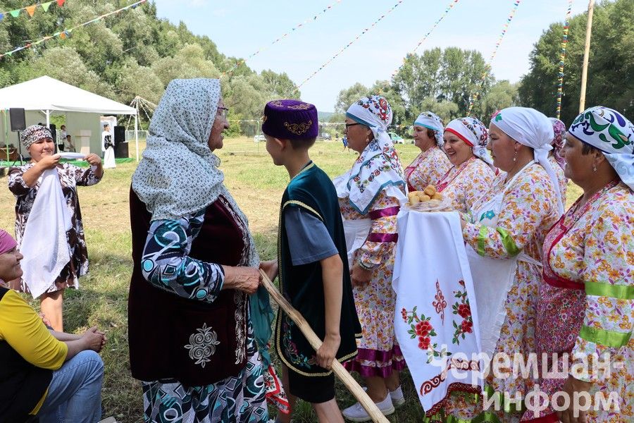 В Беркет-Ключе на Дне села встретились родные и одноклассники (ФОТОРЕПОРТАЖ)