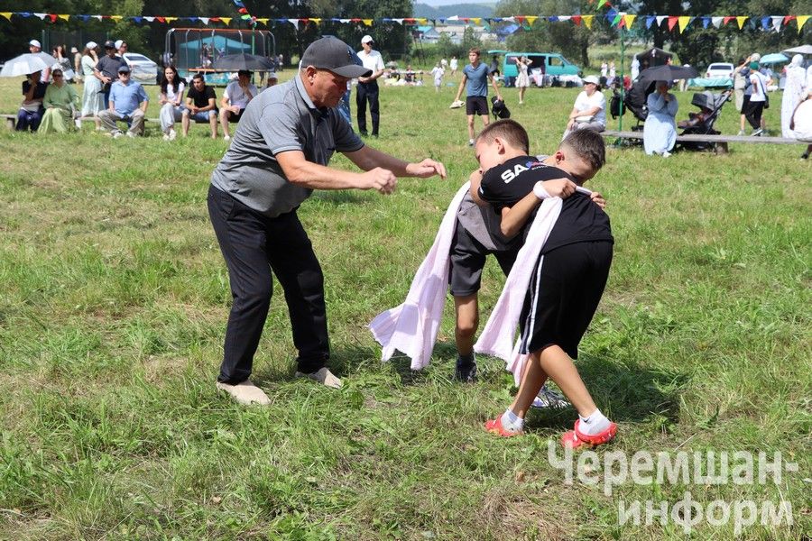 В Беркет-Ключе на Дне села встретились родные и одноклассники (ФОТОРЕПОРТАЖ)