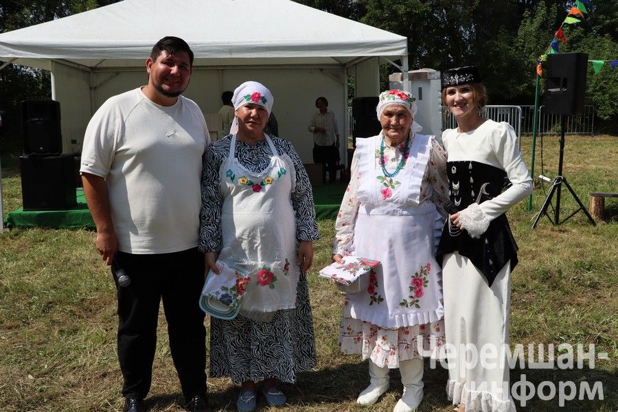 В Беркет-Ключе на Дне села встретились родные и одноклассники (ФОТОРЕПОРТАЖ)