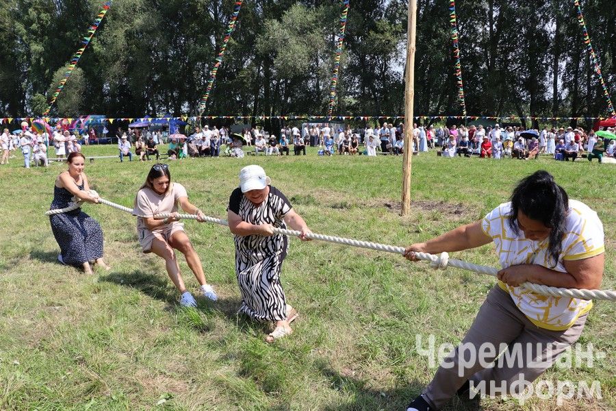 В Беркет-Ключе на Дне села встретились родные и одноклассники (ФОТОРЕПОРТАЖ)
