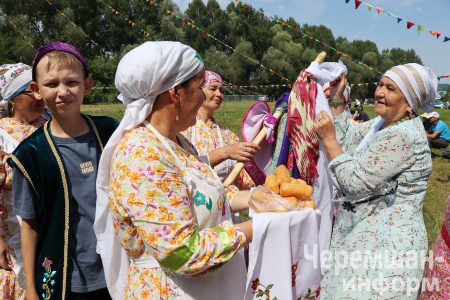 В Беркет-Ключе на Дне села встретились родные и одноклассники (ФОТОРЕПОРТАЖ)