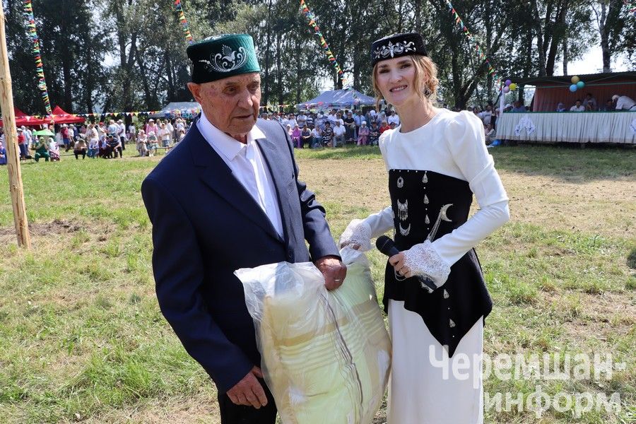 В Беркет-Ключе на Дне села встретились родные и одноклассники (ФОТОРЕПОРТАЖ)