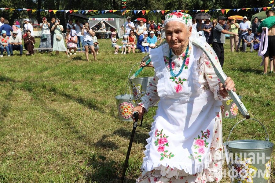 В Беркет-Ключе на Дне села встретились родные и одноклассники (ФОТОРЕПОРТАЖ)