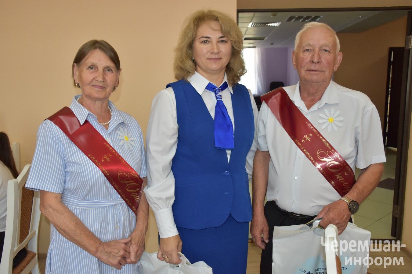 Чирмешәндә 50, 55, 60, 65 ел гомер итән гаиләләрне хөрмәтләделәр (ФОТОРЕПОРТАЖ)