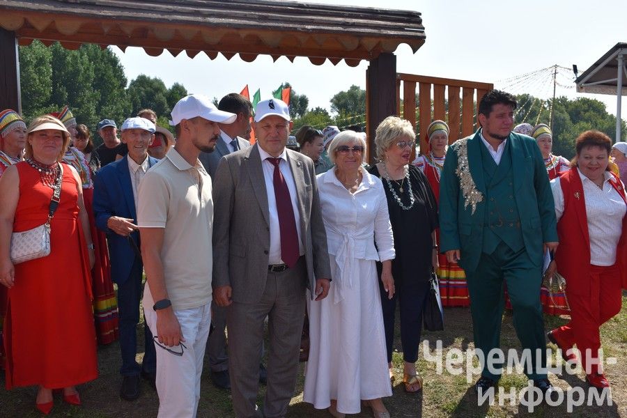В Черемшане в четвертый раз прошел межрегиональный фестиваль "Луковая долина" (ФОТОРЕПОРТАЖ)