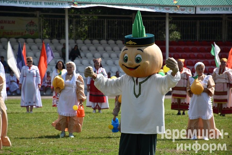 В Черемшане в четвертый раз прошел межрегиональный фестиваль "Луковая долина" (ФОТОРЕПОРТАЖ)