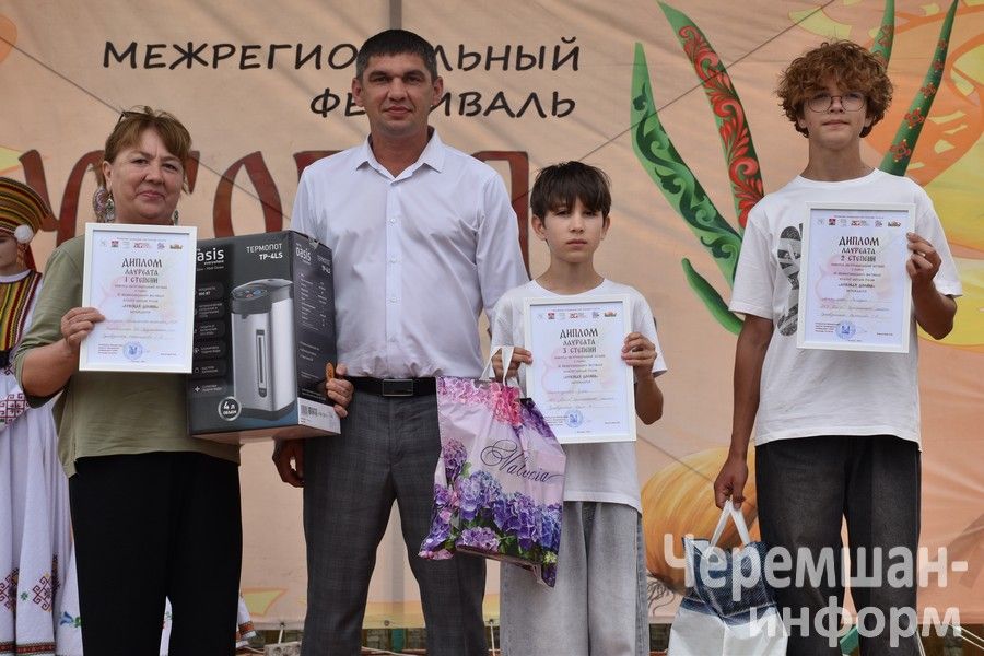 В Черемшане в четвертый раз прошел межрегиональный фестиваль "Луковая долина" (ФОТОРЕПОРТАЖ)