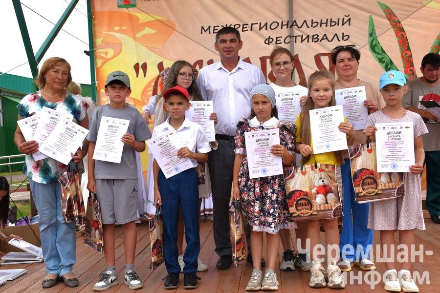 В Черемшане в четвертый раз прошел межрегиональный фестиваль "Луковая долина" (ФОТОРЕПОРТАЖ)
