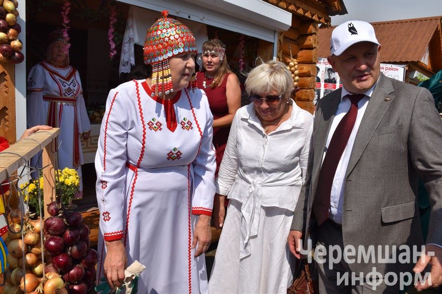 В Черемшане в четвертый раз прошел межрегиональный фестиваль "Луковая долина" (ФОТОРЕПОРТАЖ)
