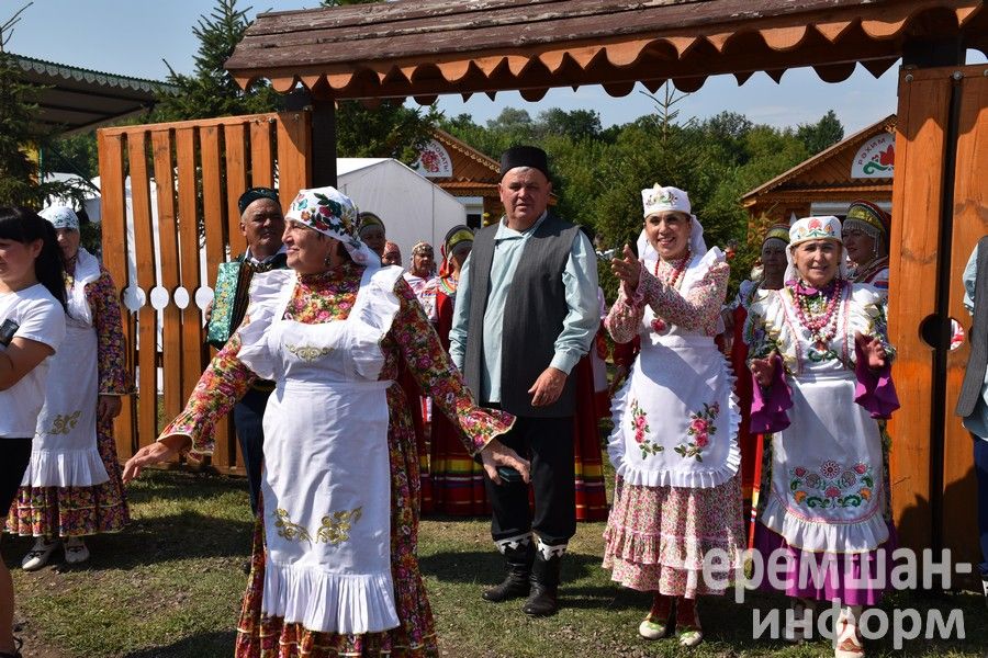 В Черемшане в четвертый раз прошел межрегиональный фестиваль "Луковая долина" (ФОТОРЕПОРТАЖ)