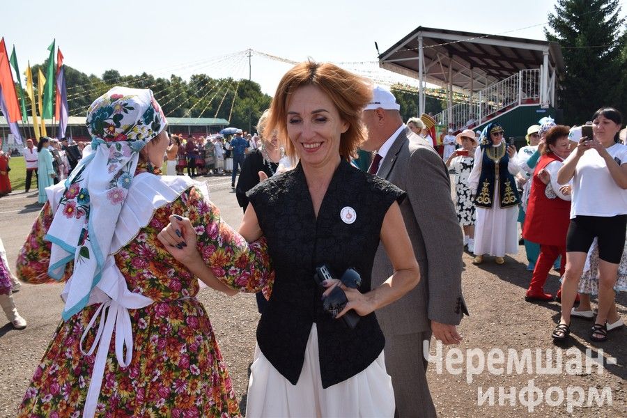 В Черемшане в четвертый раз прошел межрегиональный фестиваль "Луковая долина" (ФОТОРЕПОРТАЖ)