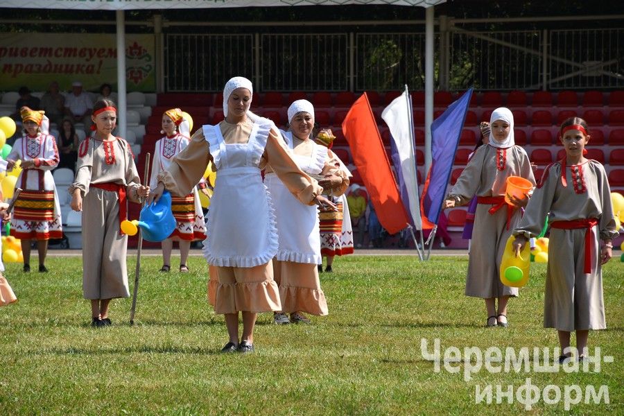 В Черемшане в четвертый раз прошел межрегиональный фестиваль "Луковая долина" (ФОТОРЕПОРТАЖ)