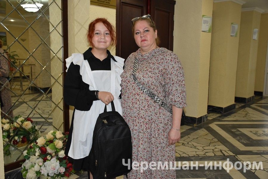 Чирмешәндә "Мәктәпкә җыенырга ярдәм ит!" акциясе кысаларында беренче сыйныфка баручы 18 балага рюкзаклар бирделәр (ФОТОРЕПОРТАЖ)