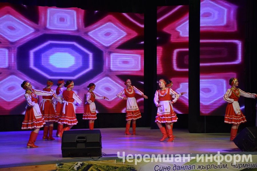 В рамках акции "Помоги собраться в школу!" 18 первоклассников получили рюкзаки (ФОТОРЕПОРТАЖ)