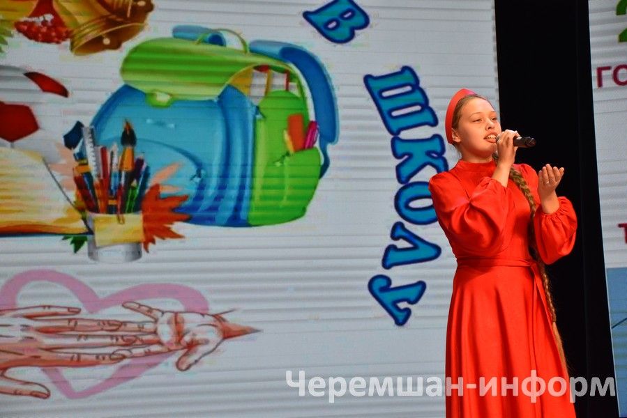 Чирмешәндә "Мәктәпкә җыенырга ярдәм ит!" акциясе кысаларында беренче сыйныфка баручы 18 балага рюкзаклар бирделәр (ФОТОРЕПОРТАЖ)
