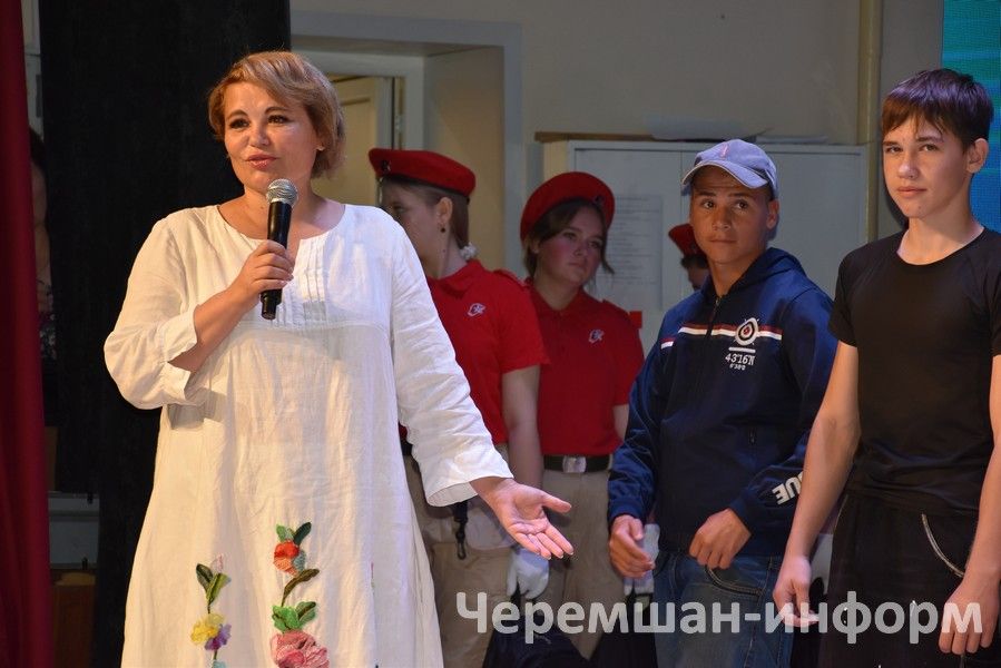 В рамках акции "Помоги собраться в школу!" 18 первоклассников получили рюкзаки (ФОТОРЕПОРТАЖ)