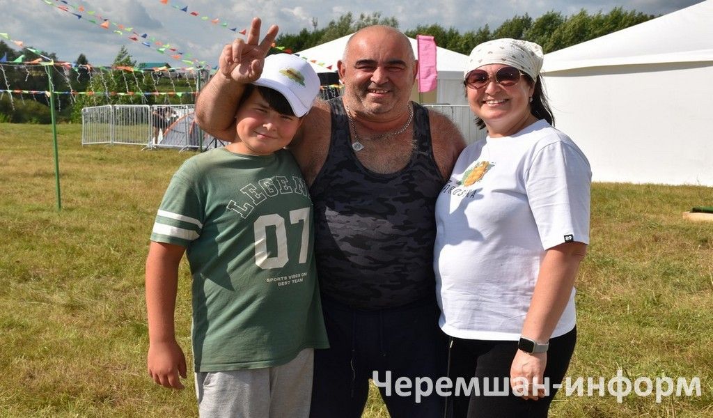 Бәркәтәдәге "Сәмрух" фестиваленә 100дән күбрәк кеше җыелды (ФОТОРЕПОРТАЖ)