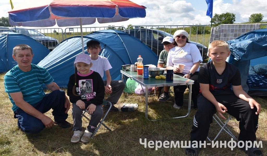 Бәркәтәдәге "Сәмрух" фестиваленә 100дән күбрәк кеше җыелды (ФОТОРЕПОРТАЖ)