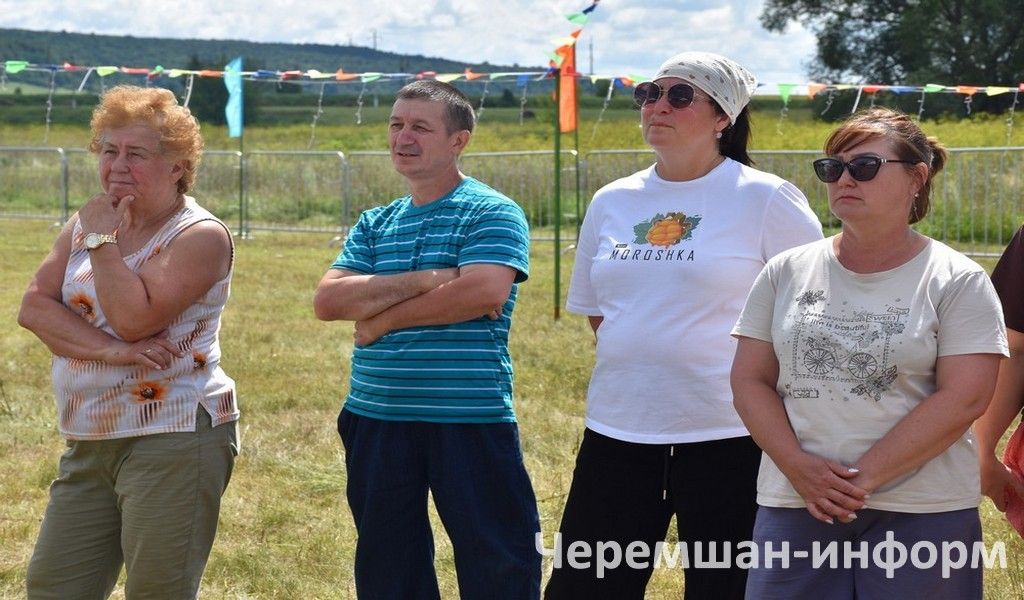 Бәркәтәдәге "Сәмрух" фестиваленә 100дән күбрәк кеше җыелды (ФОТОРЕПОРТАЖ)