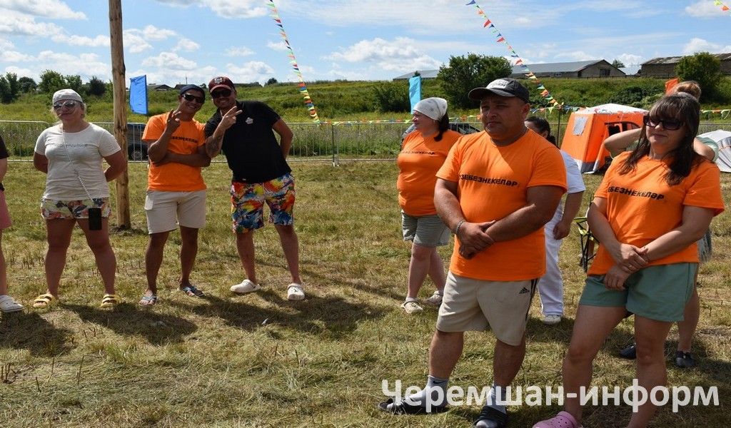 Бәркәтәдәге "Сәмрух" фестиваленә 100дән күбрәк кеше җыелды (ФОТОРЕПОРТАЖ)