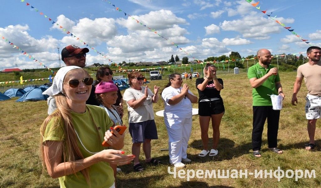 Бәркәтәдәге "Сәмрух" фестиваленә 100дән күбрәк кеше җыелды (ФОТОРЕПОРТАЖ)