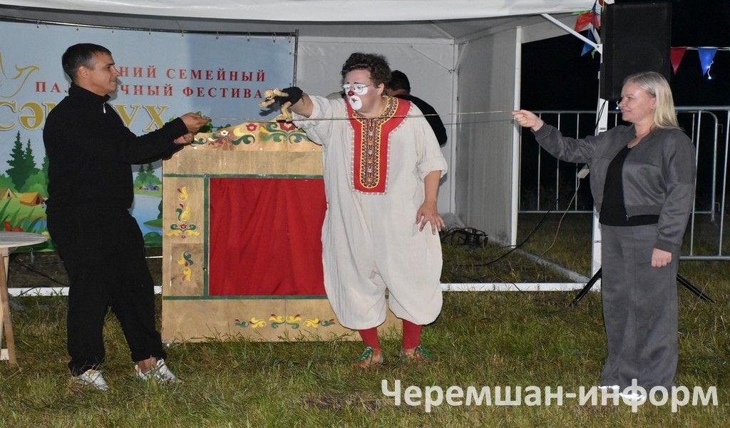 Бәркәтәдәге "Сәмрух" фестиваленә 100дән күбрәк кеше җыелды (ФОТОРЕПОРТАЖ)