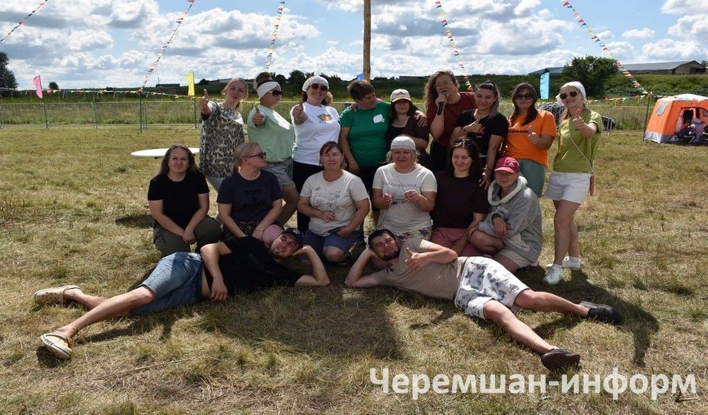 Бәркәтәдәге "Сәмрух" фестиваленә 100дән күбрәк кеше җыелды (ФОТОРЕПОРТАЖ)