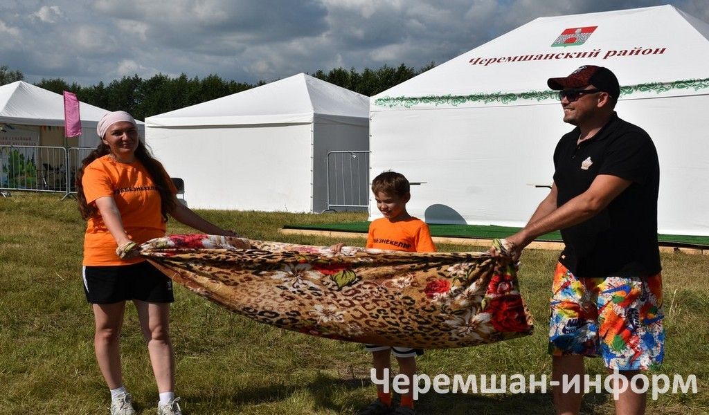 Бәркәтәдәге "Сәмрух" фестиваленә 100дән күбрәк кеше җыелды (ФОТОРЕПОРТАЖ)