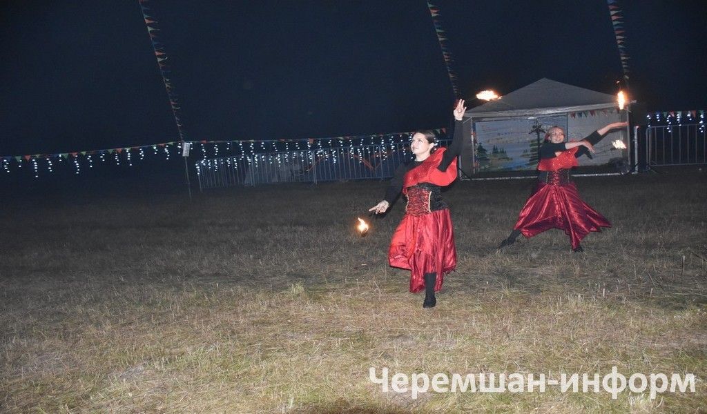 Бәркәтәдәге "Сәмрух" фестиваленә 100дән күбрәк кеше җыелды (ФОТОРЕПОРТАЖ)