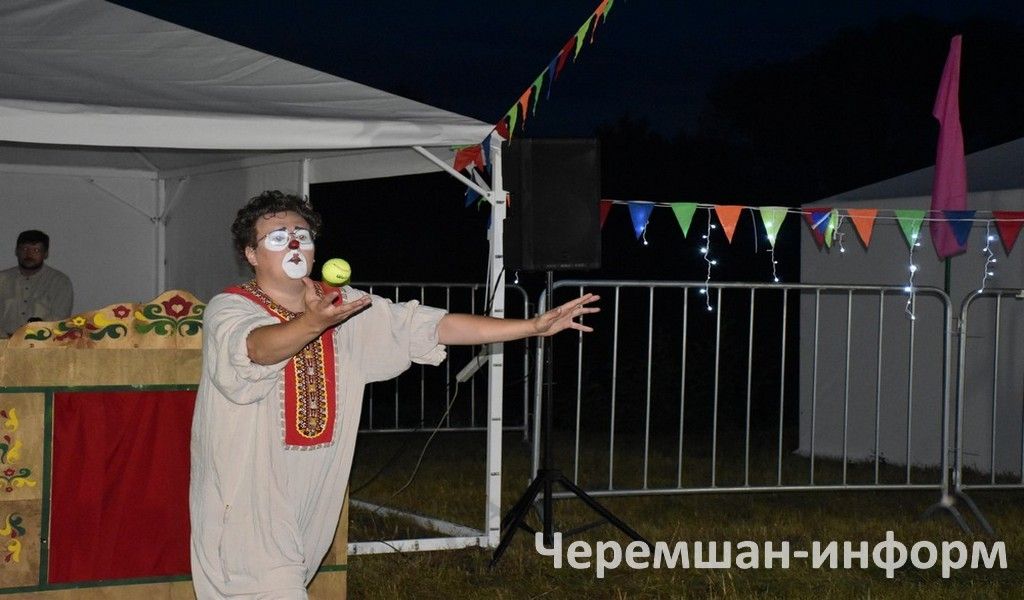 Бәркәтәдәге "Сәмрух" фестиваленә 100дән күбрәк кеше җыелды (ФОТОРЕПОРТАЖ)