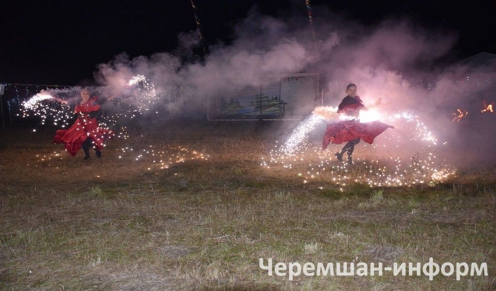 Бәркәтәдәге "Сәмрух" фестиваленә 100дән күбрәк кеше җыелды (ФОТОРЕПОРТАЖ)
