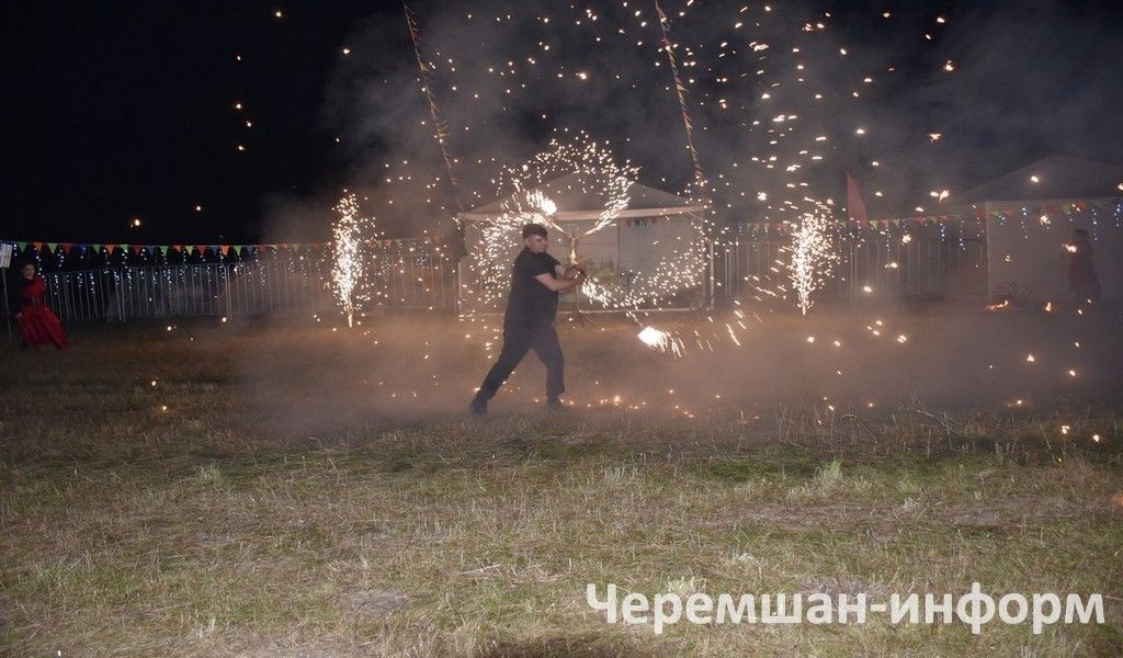 Бәркәтәдәге "Сәмрух" фестиваленә 100дән күбрәк кеше җыелды (ФОТОРЕПОРТАЖ)