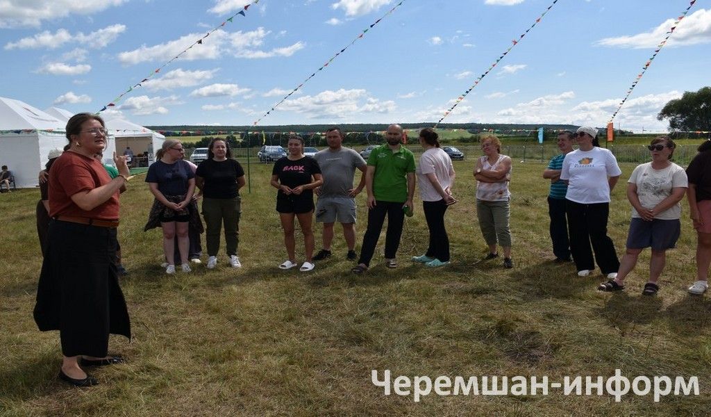 Бәркәтәдәге "Сәмрух" фестиваленә 100дән күбрәк кеше җыелды (ФОТОРЕПОРТАЖ)