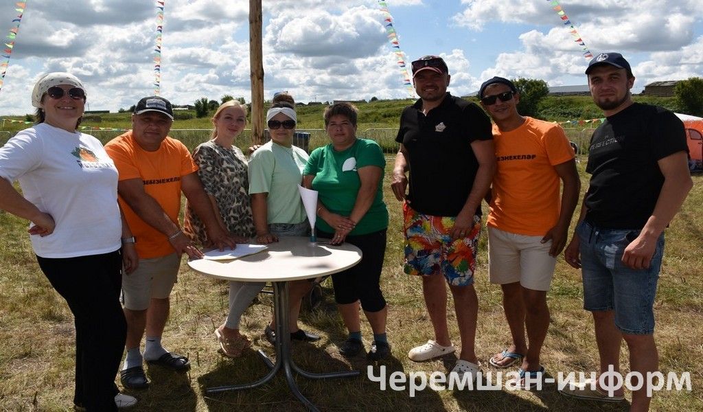 Бәркәтәдәге "Сәмрух" фестиваленә 100дән күбрәк кеше җыелды (ФОТОРЕПОРТАЖ)