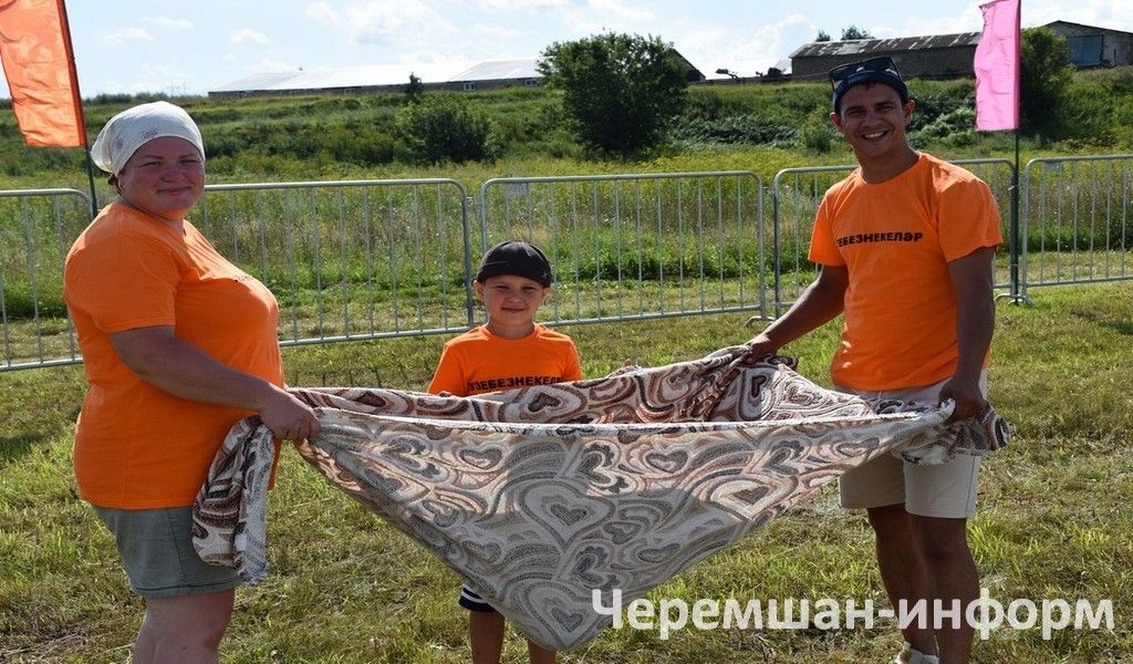 Бәркәтәдәге "Сәмрух" фестиваленә 100дән күбрәк кеше җыелды (ФОТОРЕПОРТАЖ)