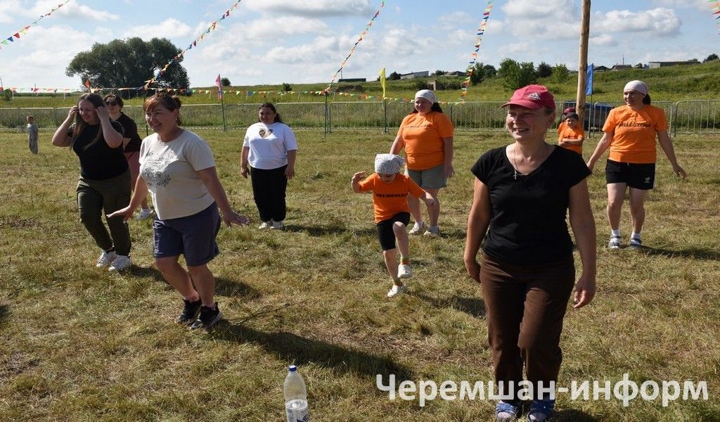 Бәркәтәдәге "Сәмрух" фестиваленә 100дән күбрәк кеше җыелды (ФОТОРЕПОРТАЖ)