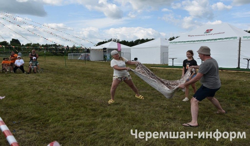 Бәркәтәдәге "Сәмрух" фестиваленә 100дән күбрәк кеше җыелды (ФОТОРЕПОРТАЖ)