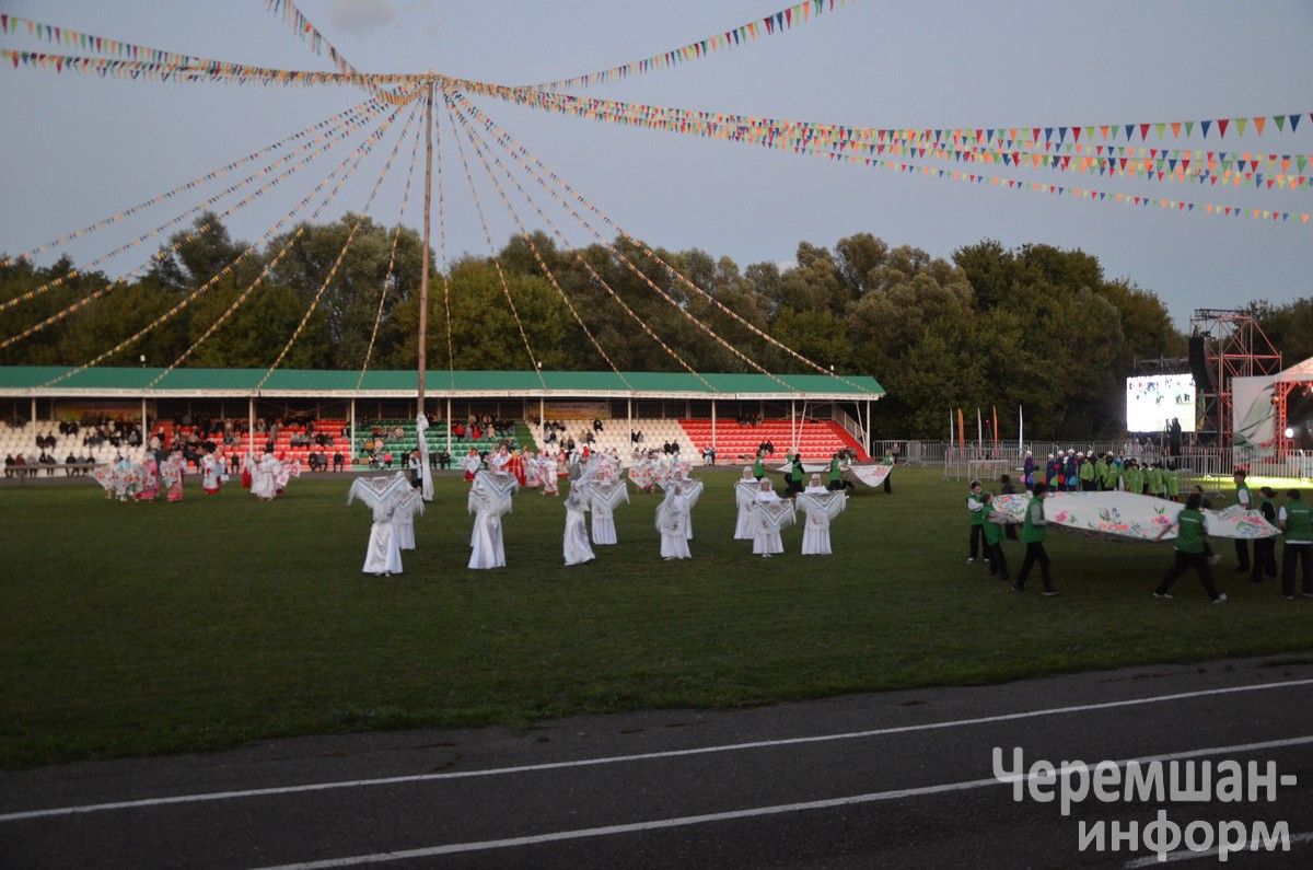 Чирмешәндә Нефть һәм газ сәнәгате хезмәткәрләре көнен бәйрәм итүнең иң якты мизгелләре (ФОТОРЕПОРТАЖ)