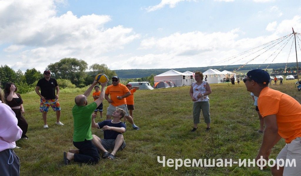 В Беркет-Ключе на фестивале «Семрух» собралось более 100 человек (ФОТОРЕПОРТАЖ)